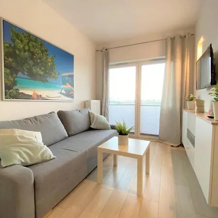 Homely With Balcony - 3 Km To Baltic Sea شقة