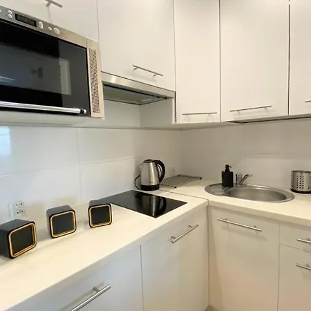 شقة Homely With Balcony - 3 Km To Baltic Sea *