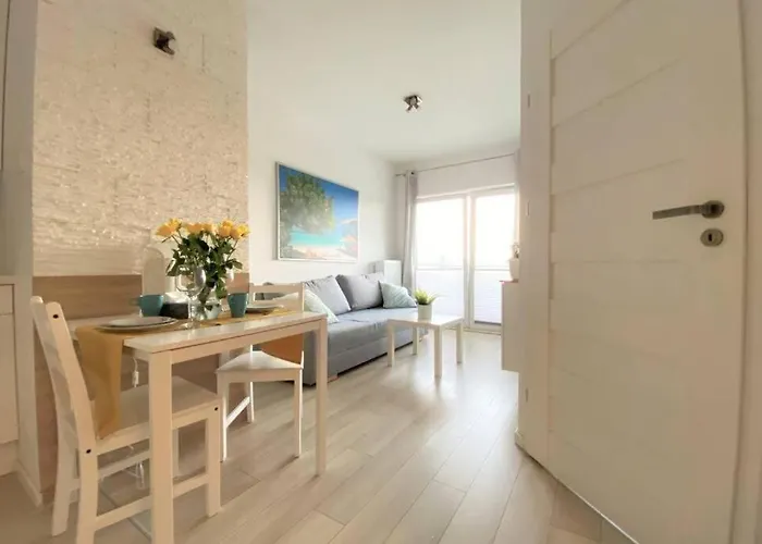 Apartman Homely With Balcony - 3 Km To Baltic Sea